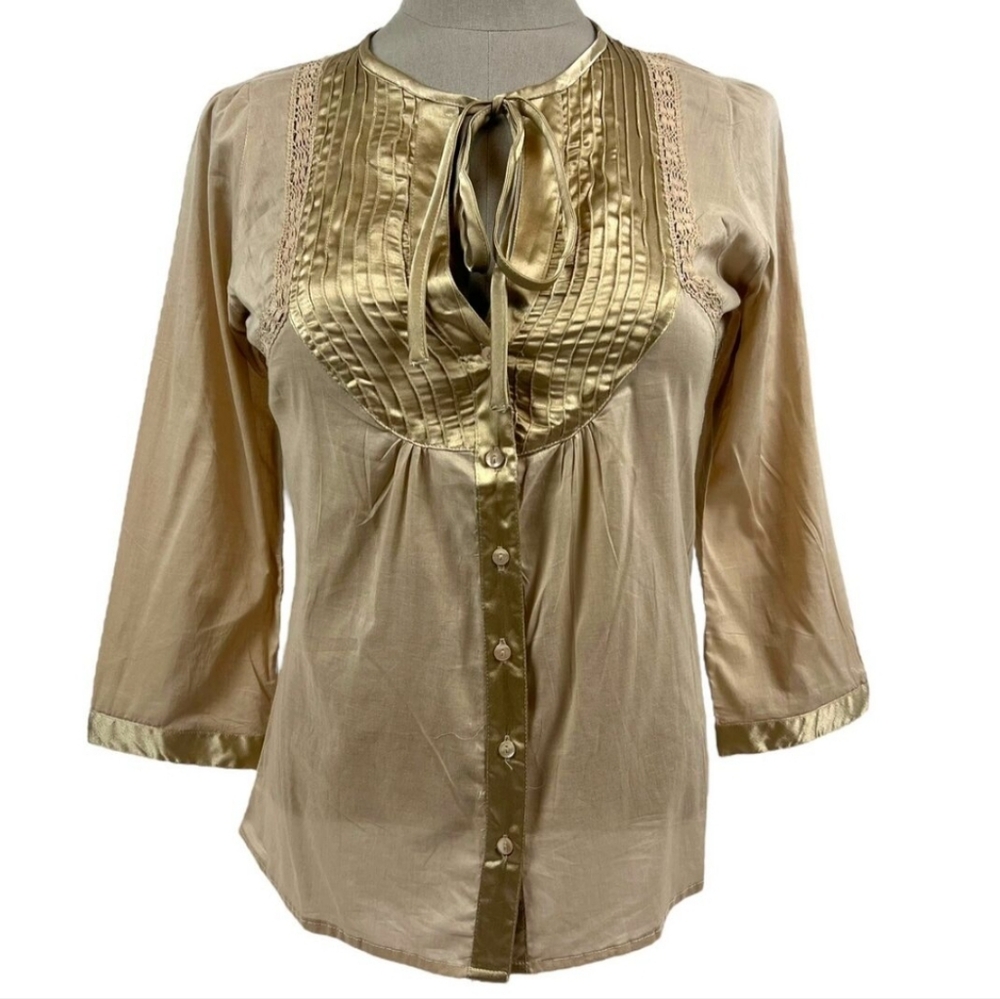 Aziz top. Sz Lrg. New. Gold trim.